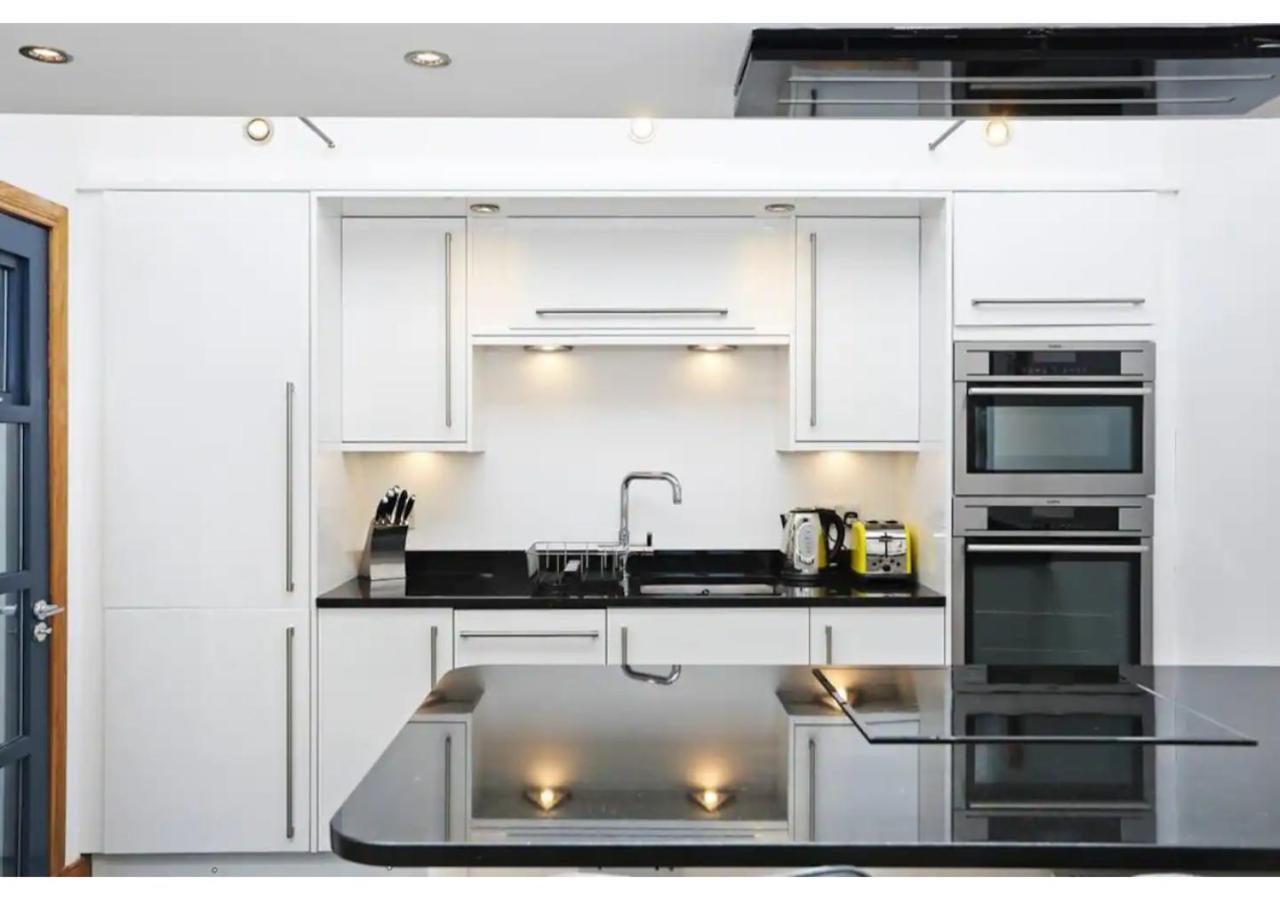 Altido Cosy 2-Bed Apt In The Old Town With Mezzanine Apartment Edinburgh Bagian luar foto