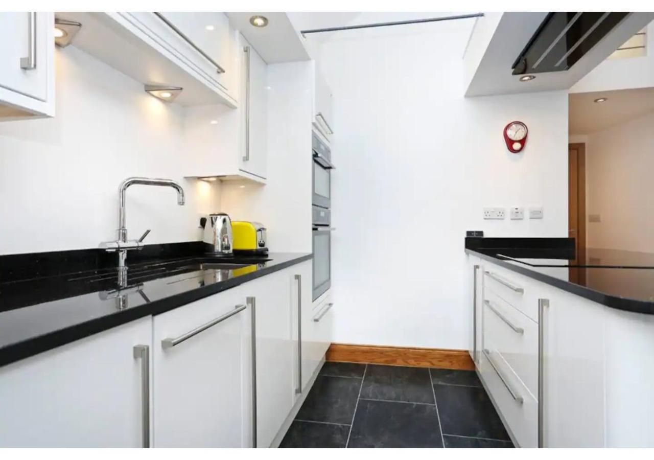 Altido Cosy 2-Bed Apt In The Old Town With Mezzanine Apartment Edinburgh Bagian luar foto